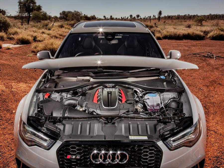 Моторный отсек Audi RS6 Avant (4G, C7) 2013 года  (AU) (фото 25 из 26)